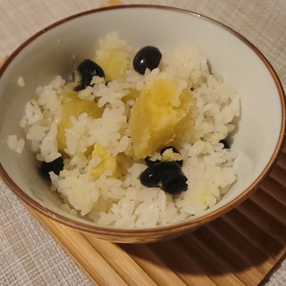 ホクホク♪黒豆入りのさつまいもご飯